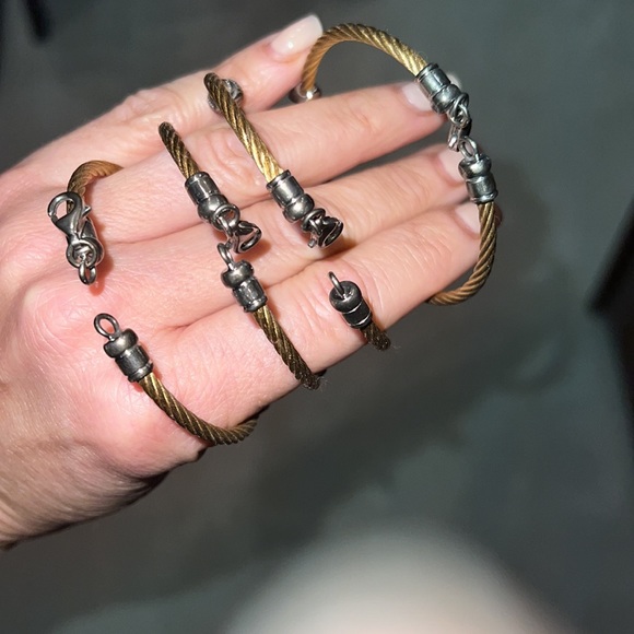 Cable bracelets - Picture 2 of 3